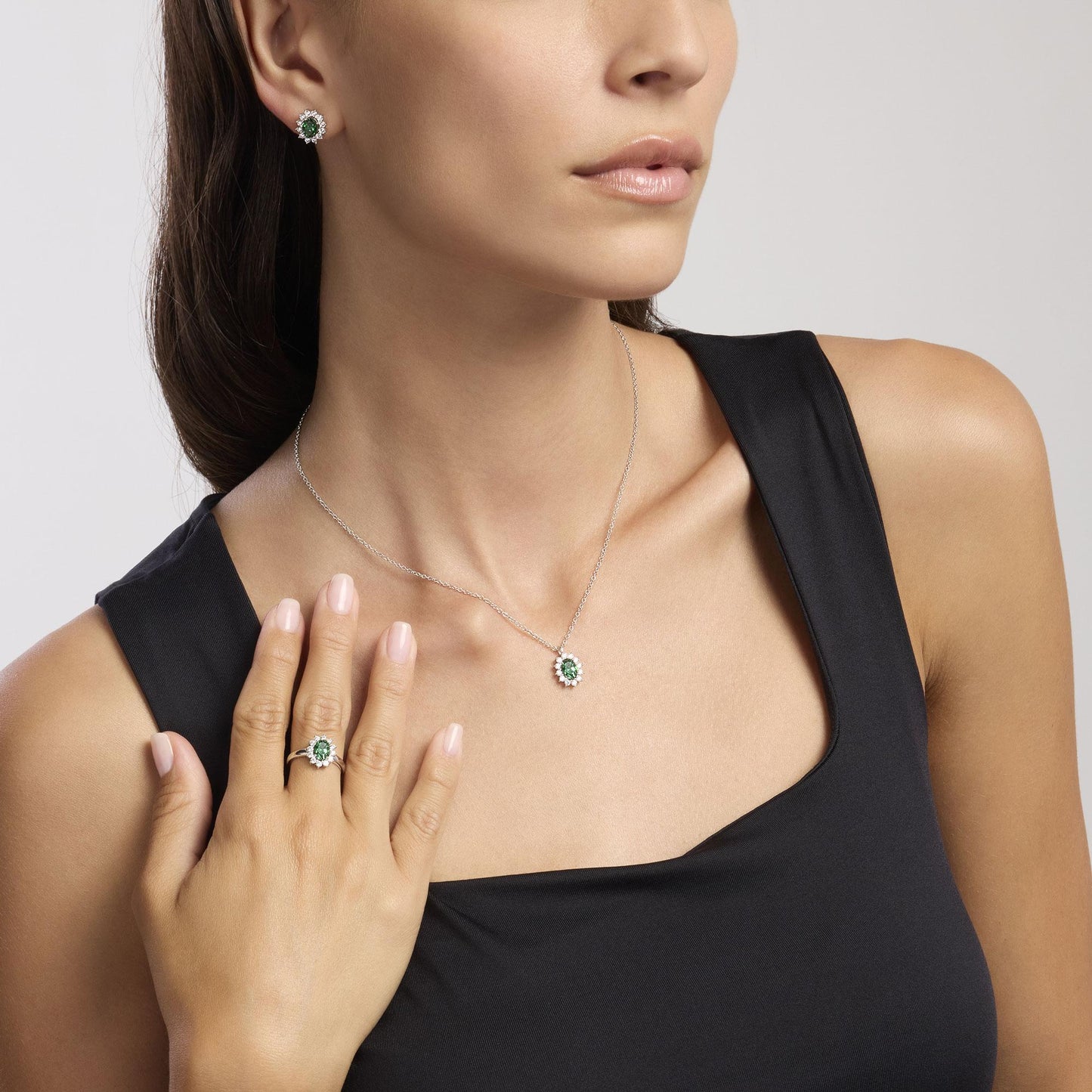 MABINA | Anello in argento con smeraldo sintetico ovale | COOL OR RÉTRO? | 523359