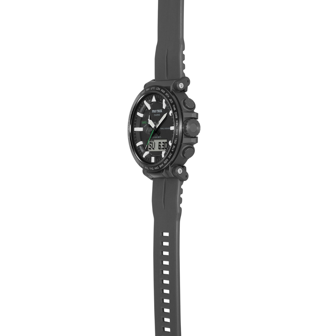 Orologio Daniel Wellington Classic Roman Numerals Date Black Croc Belly Silver. Il Classic Roman Numerals Date Black Croc Belly Silver e' una raffinata evoluzione del nostro orologio Classic. La cassa da 40 mm in acciaio inossidabile 316L lucido color argento incornicia un quadrante bianco opaco con audaci numeri romani, un cerchio interno leggermente impresso e un datario accuratamente posizionato a ore 6. Le sorprendenti lancette blu creano un vivido contrasto che rimane elegante e discreto.