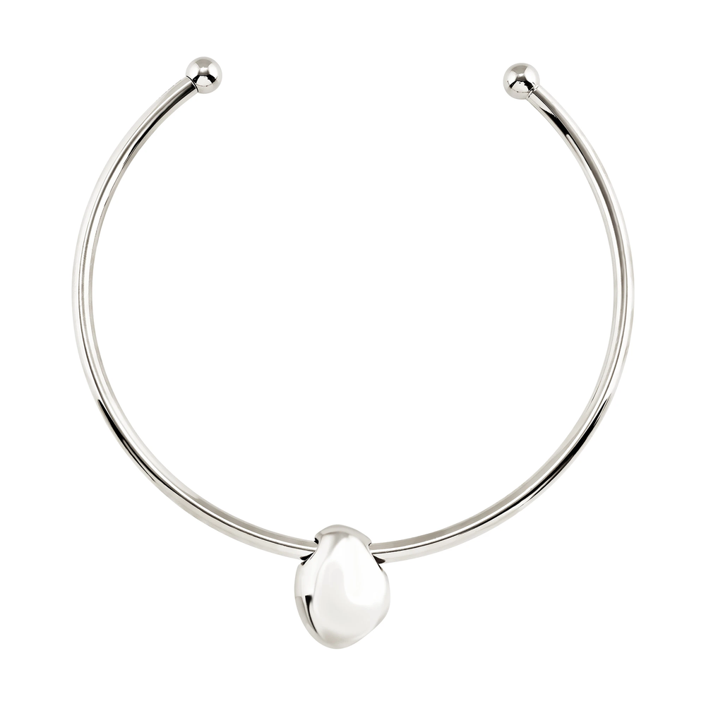 Collana rigida Petra da donna in acciaio Breil inossidabile lucido, con elemento centrale removibile ispirato alla forma naturale di una pietra levigata dall'acqua.