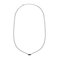 Collana uomo Stylize in acciaio Breil con catena groumette e un elemento centrale esagonale che racchiude una pietra di agata nera, pietra naturale che rende ogni pezzo leggermente diverso dall'altro per venature e riflessi.