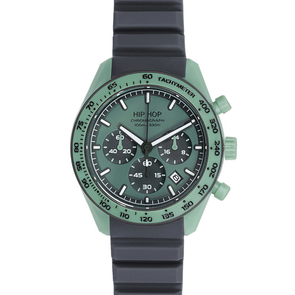 XT10 e' il cronografo Hip Hop con cassa da 42 mm in policarbonato e fiberglass, progettato per chi cerca un orologio sportivo leggero, resistente e affidabile da indossare ogni giorno.