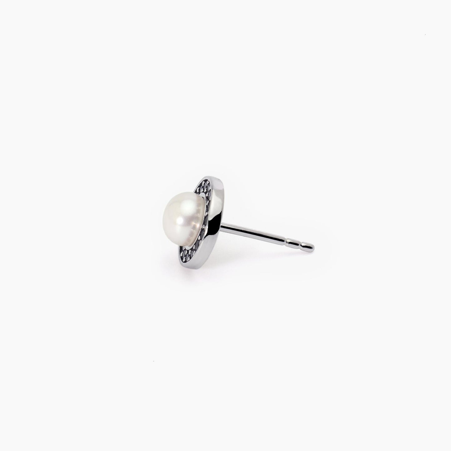 Mabina Uomo | Mono orecchino in argento con perla coltivata a bottone | Monomania | 563631